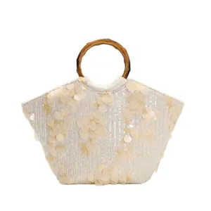 Sac cabas de plage pour femmes avec fleurs brodées de sequins et poignée en bambou.