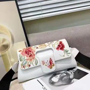 Sac à bandoulière brodé style ethnique avec large sangle et motif floral pour femmes élégant