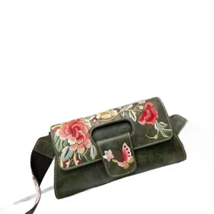 Sac bandoulière brodé de style ethnique vintage avec motif floral et large sangle femme.