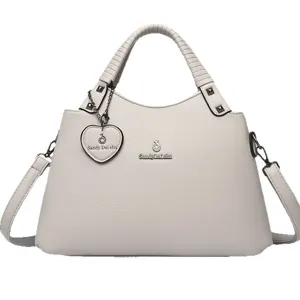 Sac à main élégant pour femme bandoulière porté épaule mode quotidienne design tendance.