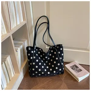 Sac cabas élégant en toile à pois noirs et blancs avec poignées en cuir, grand sac à main pratique.