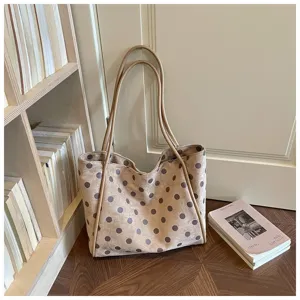 Sac cabas élégant à pois pour femme, grand sac porté épaule décontracté pour le travail.
