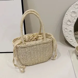 Minimalistische geweven strooien handtas in Koreaanse stijl met trekkoord voering strand.