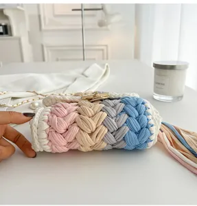 Sac bandoulière tissé à la main avec pompon, sac à main crocheté multicolore pour femme