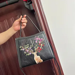 Cross-border Chinese style embroidered sika deer messenger bag niche design casual women bag