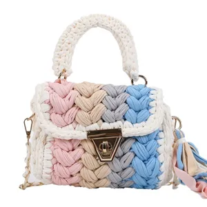 Sac à bandoulière tissé à la main pour femme sac tricoté multicolore mignon avec pompon et chaîne