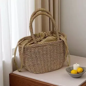 Gevlochten strooien handtas voor dames, zomerse strandtas met stijlvolle voering.