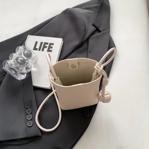 Sac bandoulière mini chic minimaliste en cuir souple, élégant sac porté épaule motif litchi.