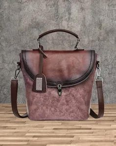 Borsa a tracolla da donna retrò marrone sfumata con manico superiore e chiusura metallica.