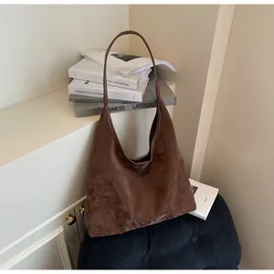 Élégant sac à épaule marron rétro de grande capacité pour femme, fourre-tout et sac hobo.