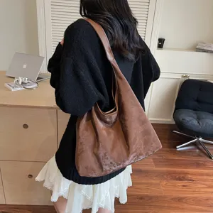 Grand sac a bandouliere souple pour femme, sac retro en cuir PU pour le travail quotidien.