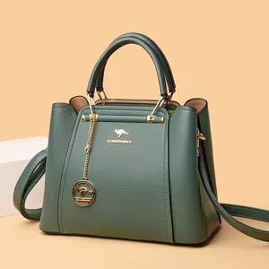 Modische grüne Lederhandtasche für Damen, elegante Schultertasche mit Metallkette.
