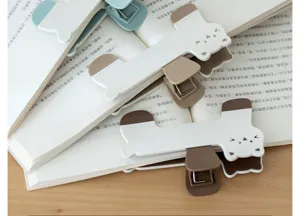 Cute cat plastic book clip for reading, anti-page flipping holder, practical student stationery.