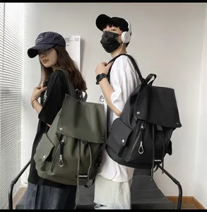 Grosser Streetstyle Rucksack fuer Damen und Herren, modernes Multitaschen Design perfekt.