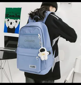 Freizeit großer Kapazität blauer Rucksack für Studenten, leicht und modisch mit Anhänger.