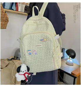 Casual gekreukte studentenrugzak met een schattige pluche hanger in lichtgeel