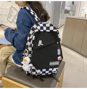 Zaino casual a scacchi in tela per studenti, grande capacità e design moderno e pratico.