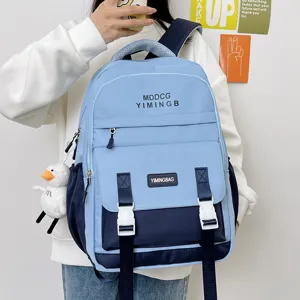 Zaino per studenti casual blu con ciondolo anatra, grande borsa per la scuola alla moda.