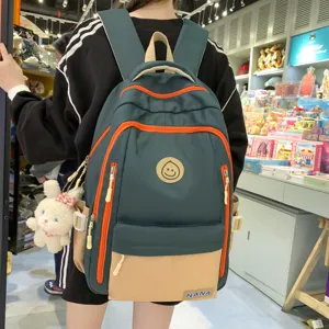 Lässiger, großer Rucksack für Schüler, stylische Schultasche mit bequemen Schultergurten.