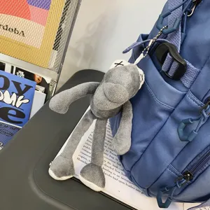 Blauer Freizeitrucksack mit grauem trendigen Begleiter Puppenanhänger, Schultasche.