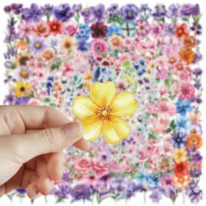 Vista detallada de pegatina floral PET, muestra textura transparente y flores coloridas.