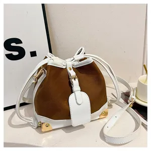 Schicke braune Segeltuch weiße Leder Beultasche modische Umhängetasche mit goldener Hardware