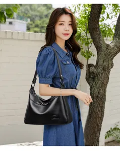 Damen schwarze Leder Umhängetasche große Kapazität lässige Hobo Tasche mit Kette neu.