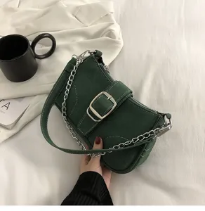 Borsa a tracolla retrò verde con fibbia in metallo e catena argentata per le donne.