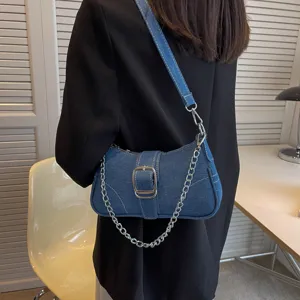 Borsa a spalla in denim da donna, elegante borsa trendy con catena metallica e fibbia.