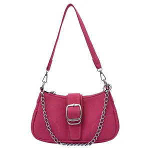 Borsa a spalla rosa in camoscio con catena argentata e fibbia alla moda da donna borsa principale