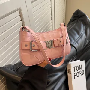 Sac Underarm en Cuir PU Motif Crocodile pour Femme Rétro Chic Chaîne Boucle Métallique Cœur Petit Sac Bandoulière Carré