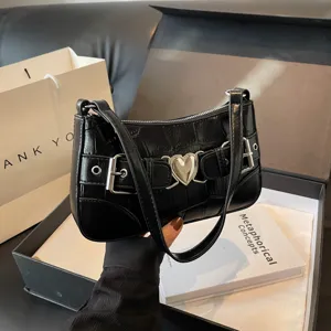 Sac porté épaule aisselle en cuir PU motif crocodile noir avec boucles de cœur en métal