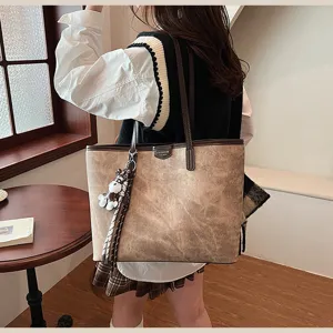 Modische Vintage PU Leder Shopper Tasche für Damen, große lässige Umhängetasche im Alltag.
