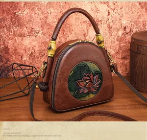 Stilvolle braune Leder Umhaengetasche mit Lotus Motiv, elegante retro Damentasche.