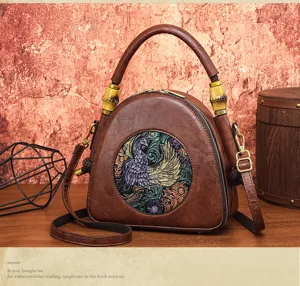 Vintage geprägte Umhängetasche mit elegantem Pfauenmuster und Bambusgriff für Damen