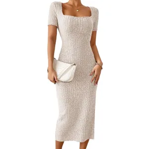 Vestido midi ajustado de punto acanalado con cuello cuadrado y manga corta en beige