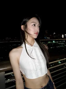 White summer halter crop shirt with doll collar and open back design for women fashion.