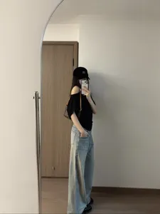 Jeans dritti lavati azzurri stile retro minimalista a vita media per outfit quotidiani