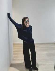Casual loose long sleeve knit sweater in dark blue, perfect for autumn daily street style.