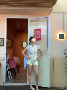 Korean style short sleeve doll shirt sweet Peter Pan collar white blouse for women.