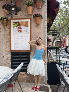 Weißer Tüll Rock Detail, eleganter Lagen Plissierter Ballett Midirock für Damen Mode.