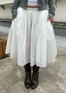 Eleganter weißer Tüll-Puffrock mit Kellerfalten, ideal für den stilvollen Ballett-Look.