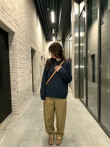 Autumn new loose knit pullover top, casual long sleeve breathable sweater for women.