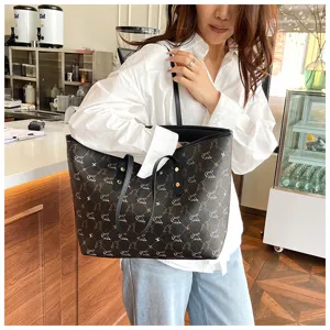 Large capacity retro tote bag for women, stylish shoulder commuter bag with elegant print design.