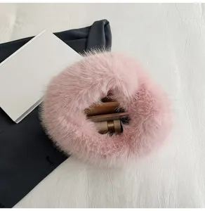 Elegante borsa a mano in peluche rosa da donna, morbida borsa soffice invernale carina.