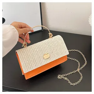 Sac à bandoulière tressé avec poignée en métal, sac à main rétro tendance avec chaîne chic.