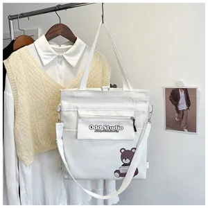 Weißer Canvas Mehrzweck Rucksack Umhängetasche mit Fronttasche und Bären Grafik.