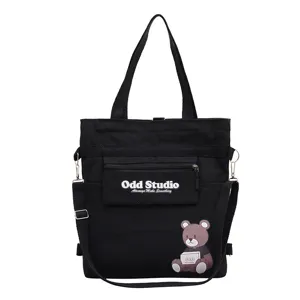 Schwarzer Canvas Multifunktions Rucksack und Umhängetasche mit Bären Druck und Fronttasche.