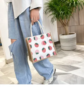 Leinwand Erdbeere Druck Handtasche kleine niedliche Tasche fuer Frauen Student taeglich.