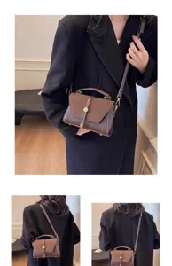 Schicke Wildleder Patchwork Umhängetasche für Damen, ideal für den Herbst Winter Alltag.